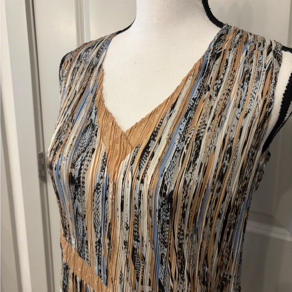 Alberto Makali tan and blue patterned flowy tank top blouse size L - Picture 13 of 16